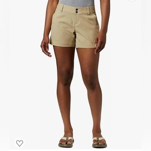 NWT Columbia women’s active fit omnishield hiking shorts